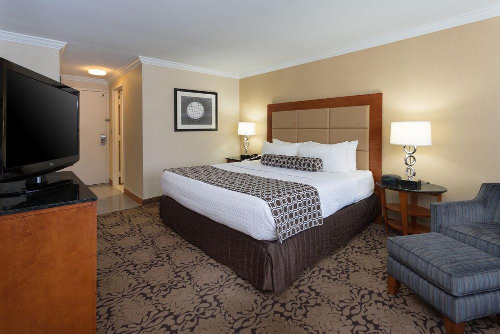 Delta Hotels By Marriott Richmond Downtown Bagian luar foto