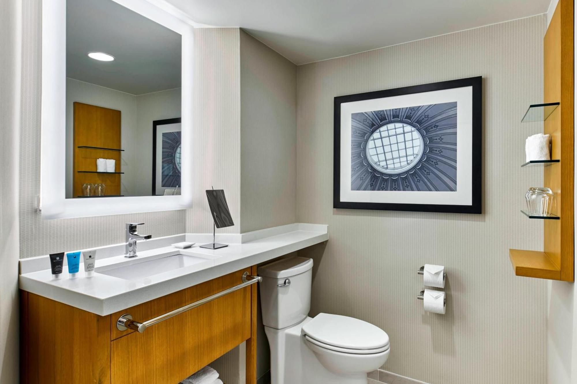 Delta Hotels By Marriott Richmond Downtown Bagian luar foto
