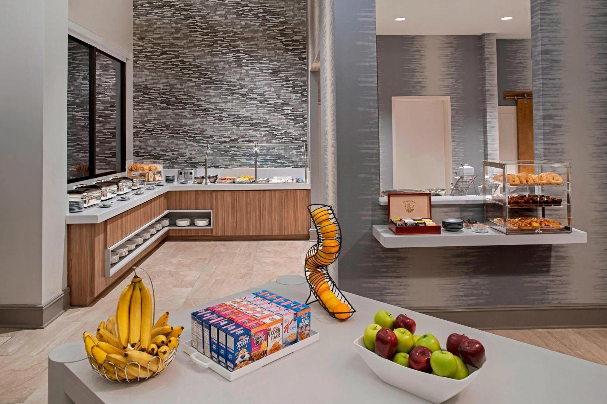 Delta Hotels By Marriott Richmond Downtown Bagian luar foto