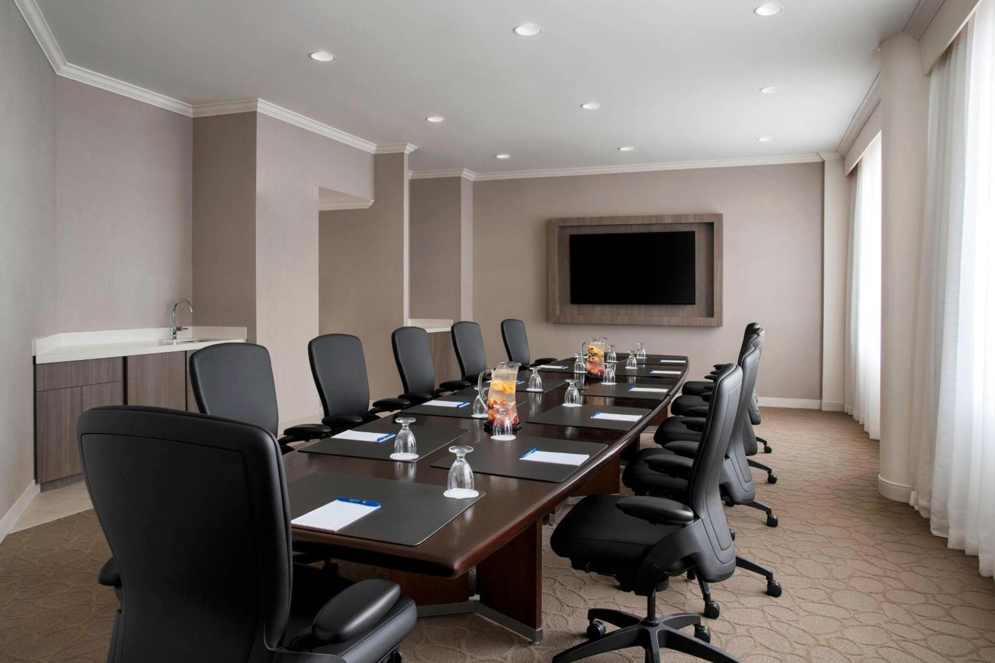 Delta Hotels By Marriott Richmond Downtown Bagian luar foto