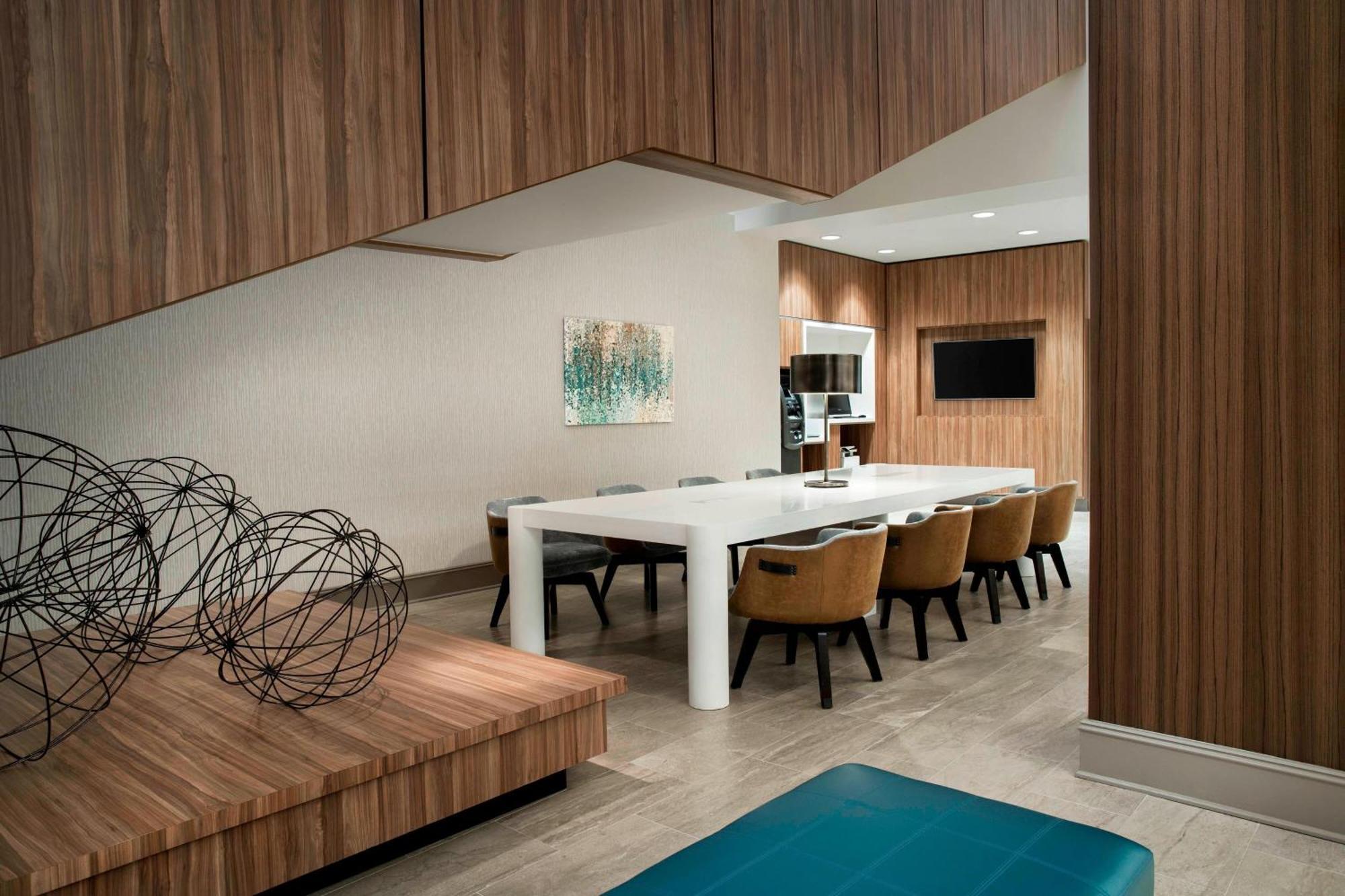 Delta Hotels By Marriott Richmond Downtown Bagian luar foto