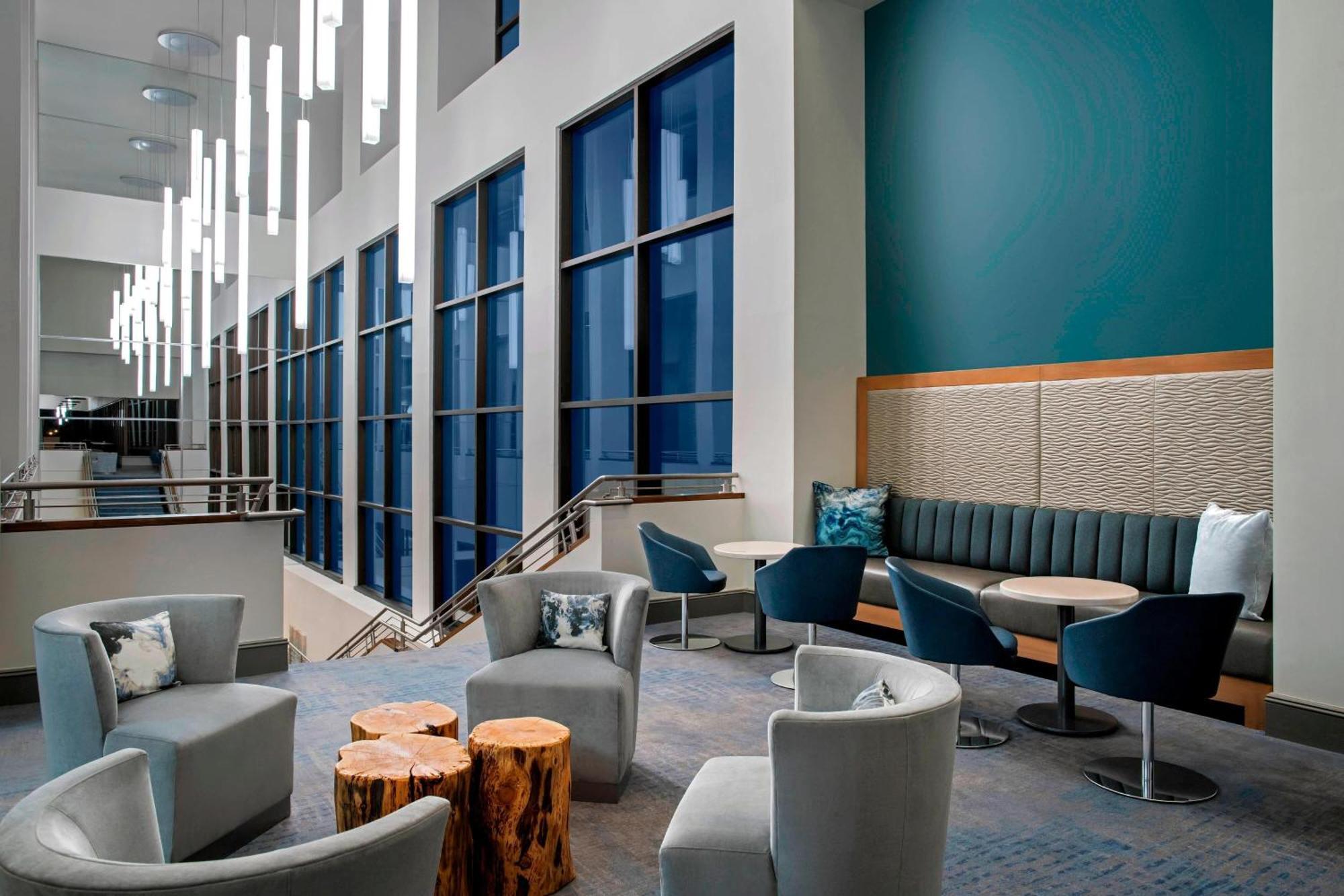Delta Hotels By Marriott Richmond Downtown Bagian luar foto