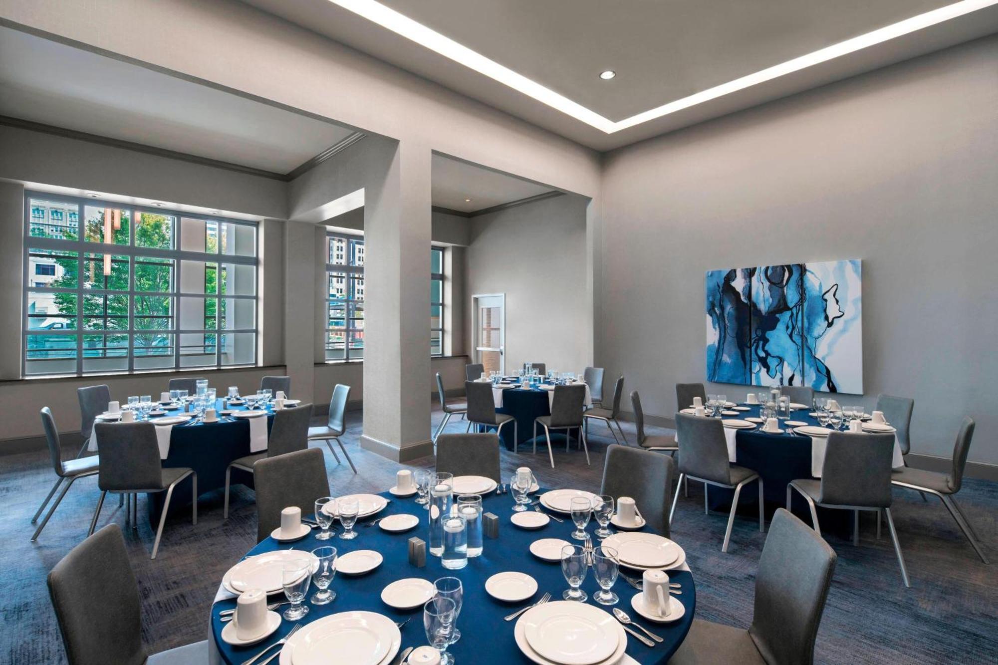 Delta Hotels By Marriott Richmond Downtown Bagian luar foto